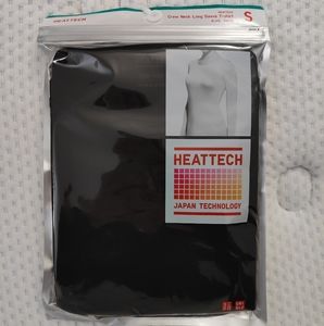 Uniqlo Heattech crew neck long sleeve t-shirt